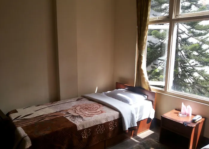 Discovery 2* Kathmandu