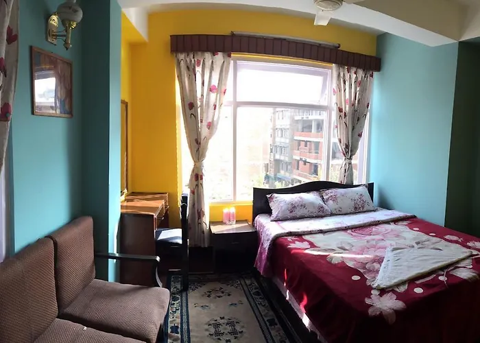 Discovery 2* Kathmandu