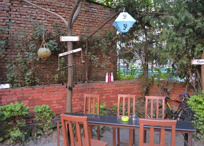 Discovery 2* Kathmandu